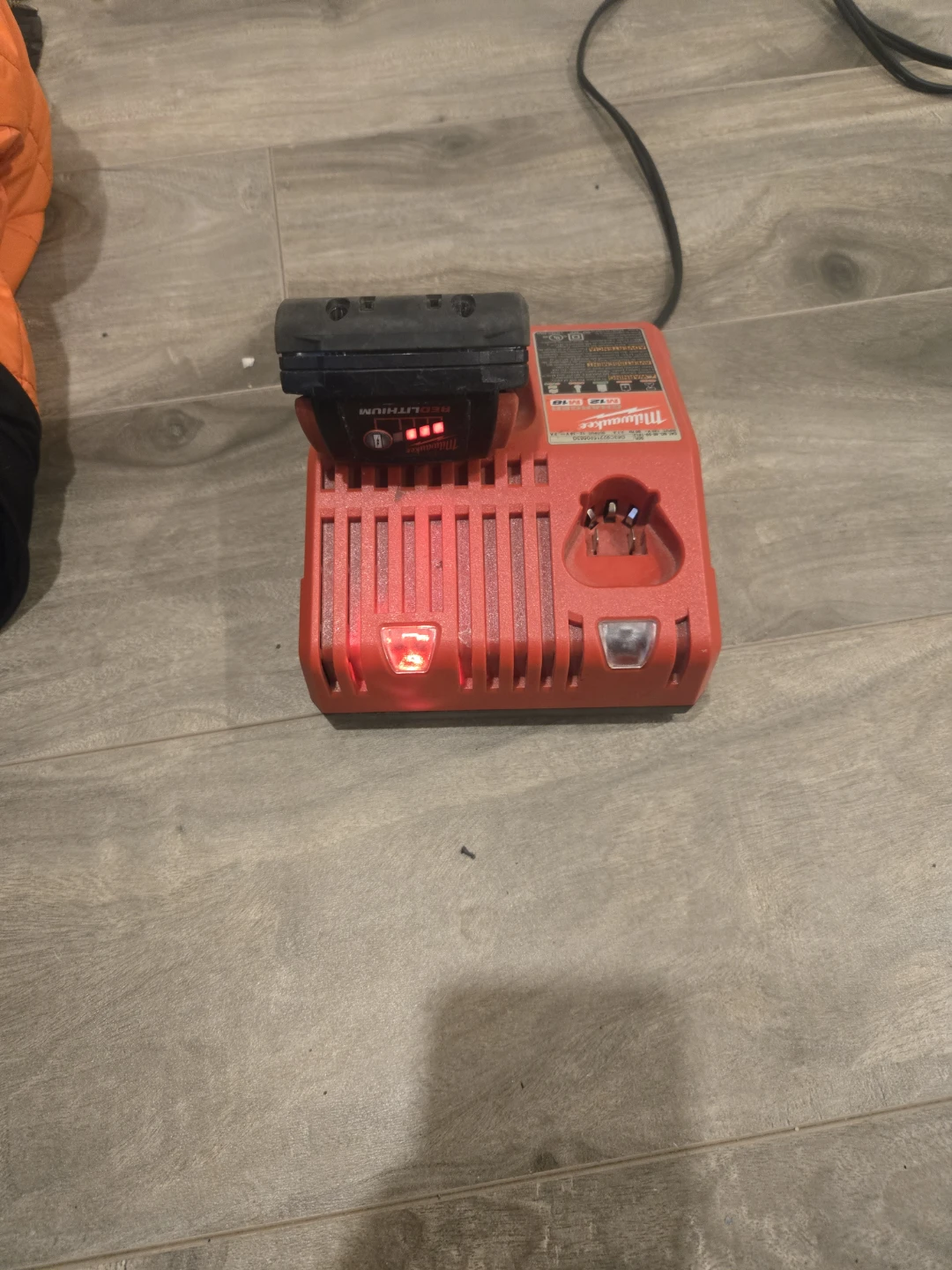 Milwaukee M12 M18 Battery Charger - photo 2