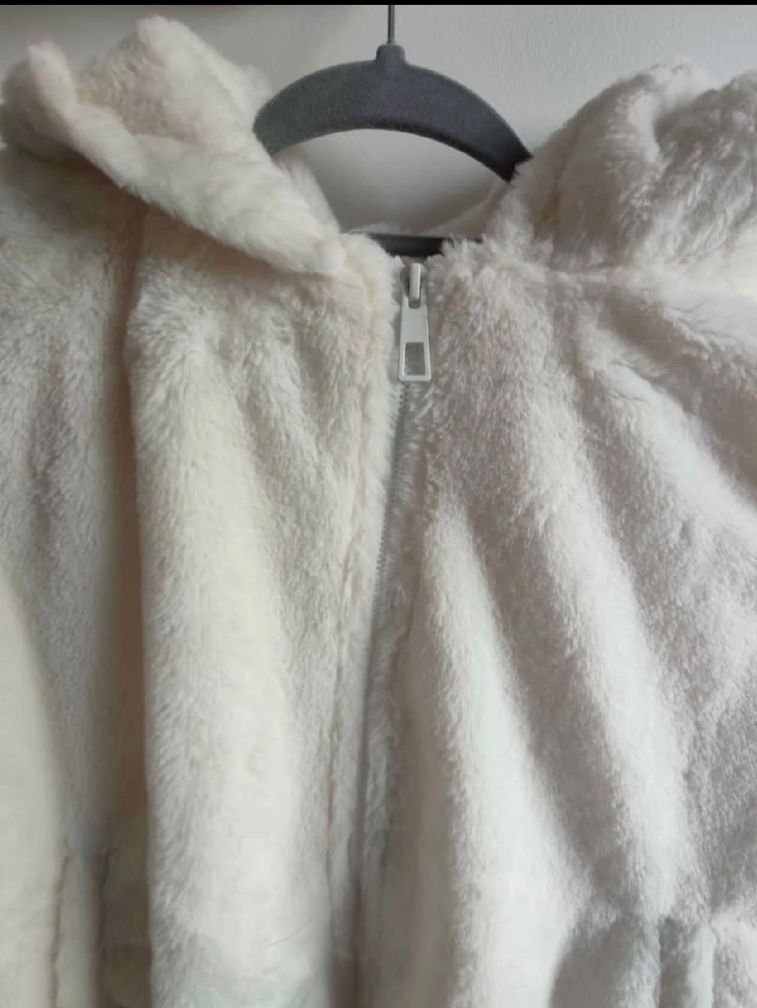 Fuzzy Cream-Colored Hoodie jacket (medium) - photo 3