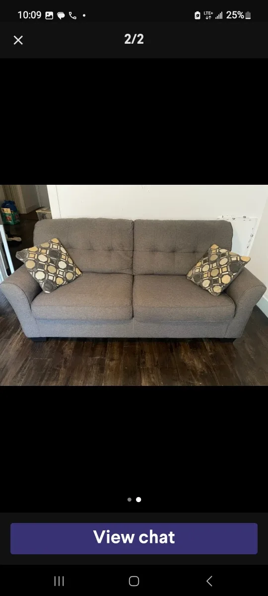Free delivery Tibbee – Ashley Furniture (Excellent Condition!)
