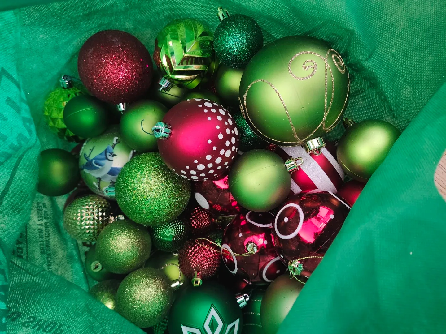 Christmas Ornaments - Red & Green image indicator(3)