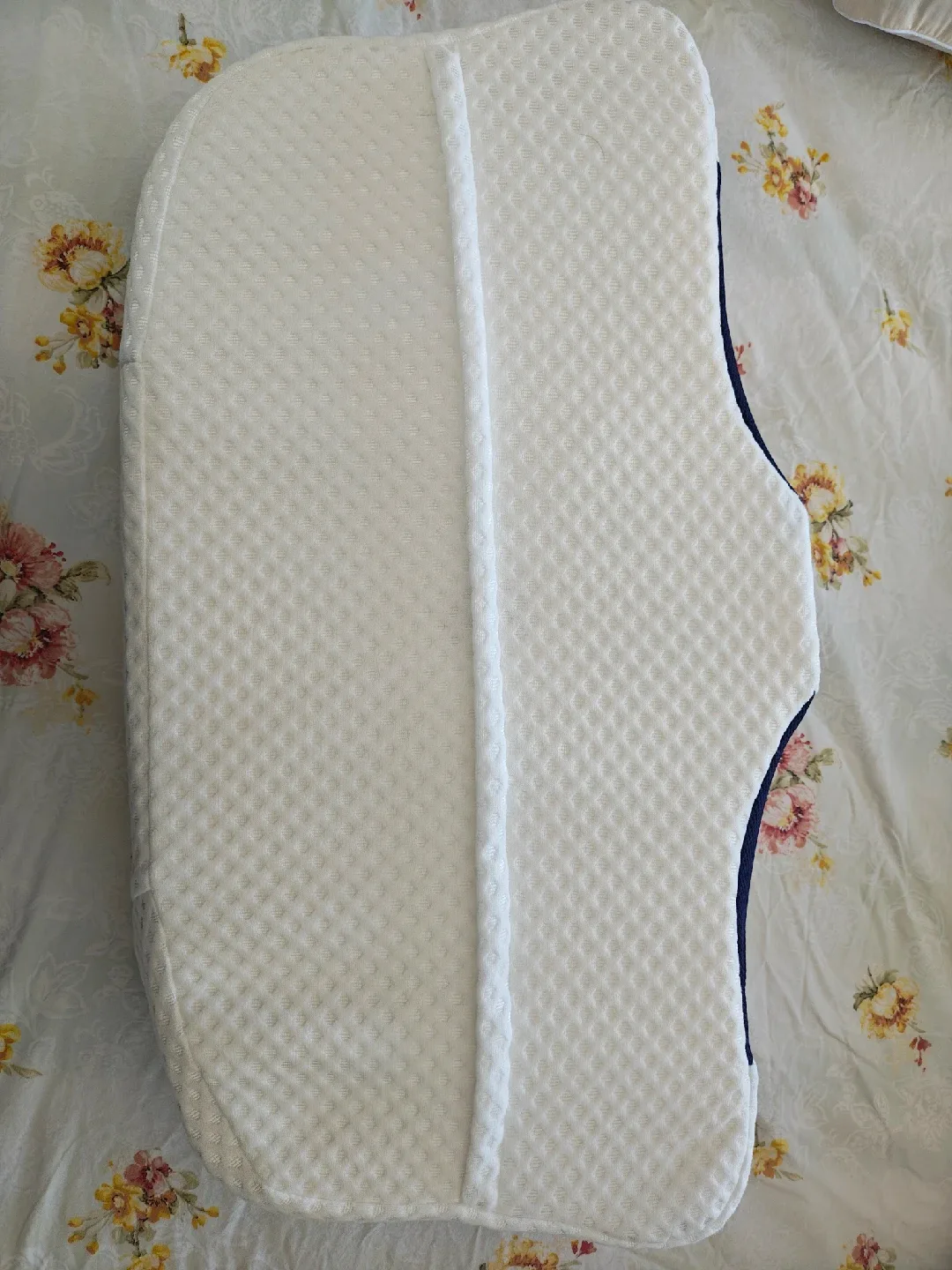 Memory Foam Cervical Pillow image indicator(4)