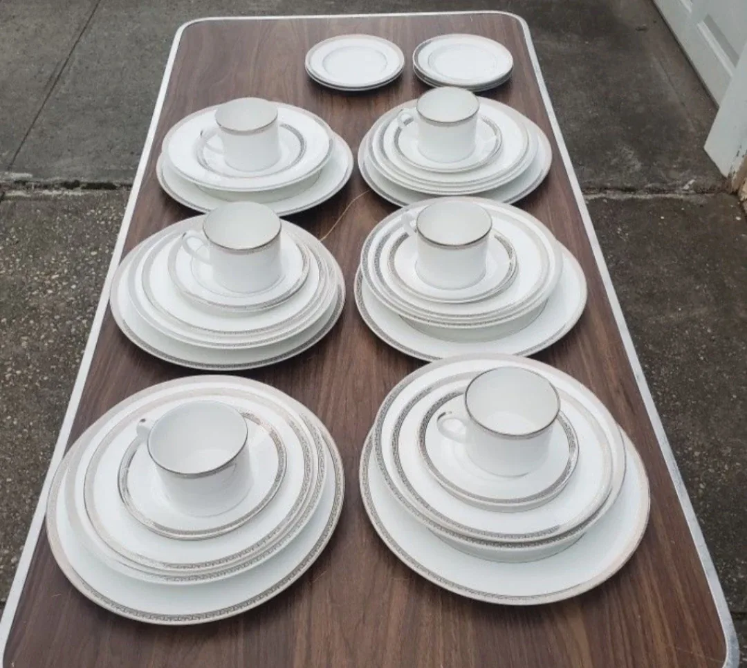 35 pieces made in England Dinnerware set thumbnail