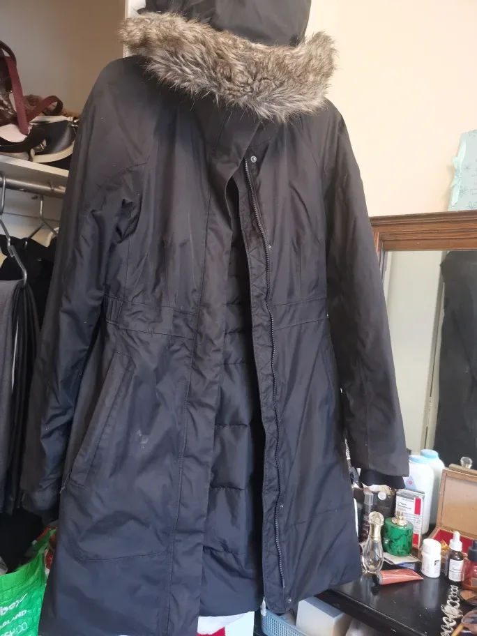 The North Face Black Winter Coat - Size M image indicator(2)