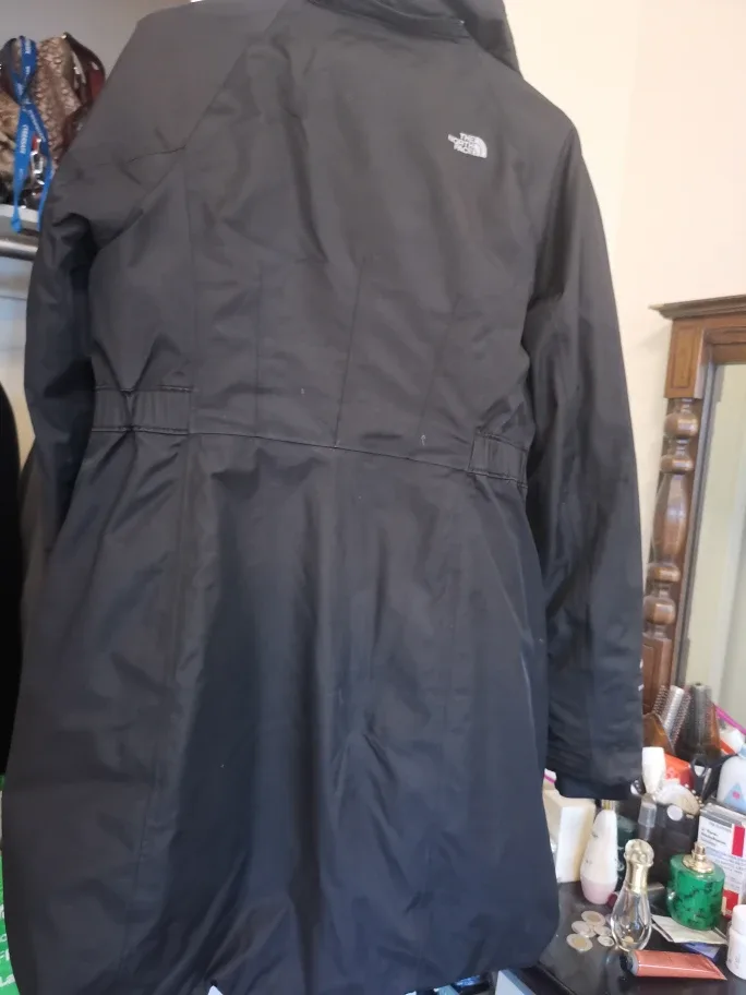 The North Face Black Winter Coat - Size M image indicator(3)