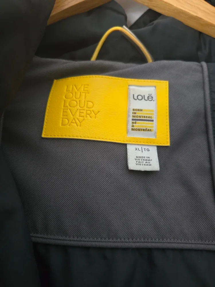 Lolë Women's Winter Coat - Size XL , like new conditions. image indicator(3)