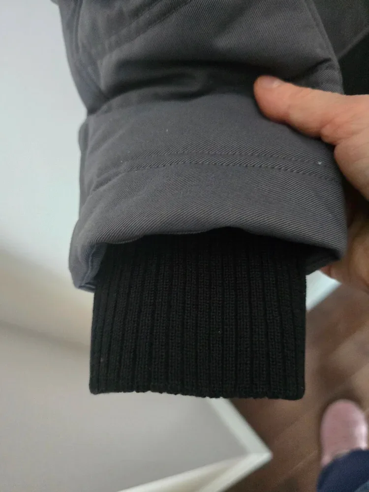 Lolë Women's Winter Coat - Size XL , like new conditions. image indicator(6)