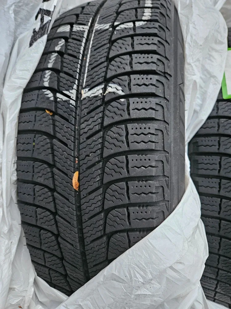 LIKE NEW Michelin X-Ice winter tires and rims. Honda Civic image indicator(8)