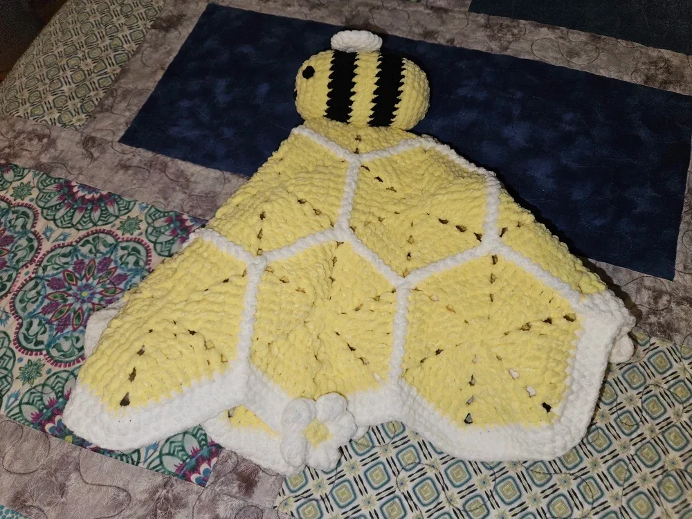 Bumblebee Lovey Handmade image indicator(3)