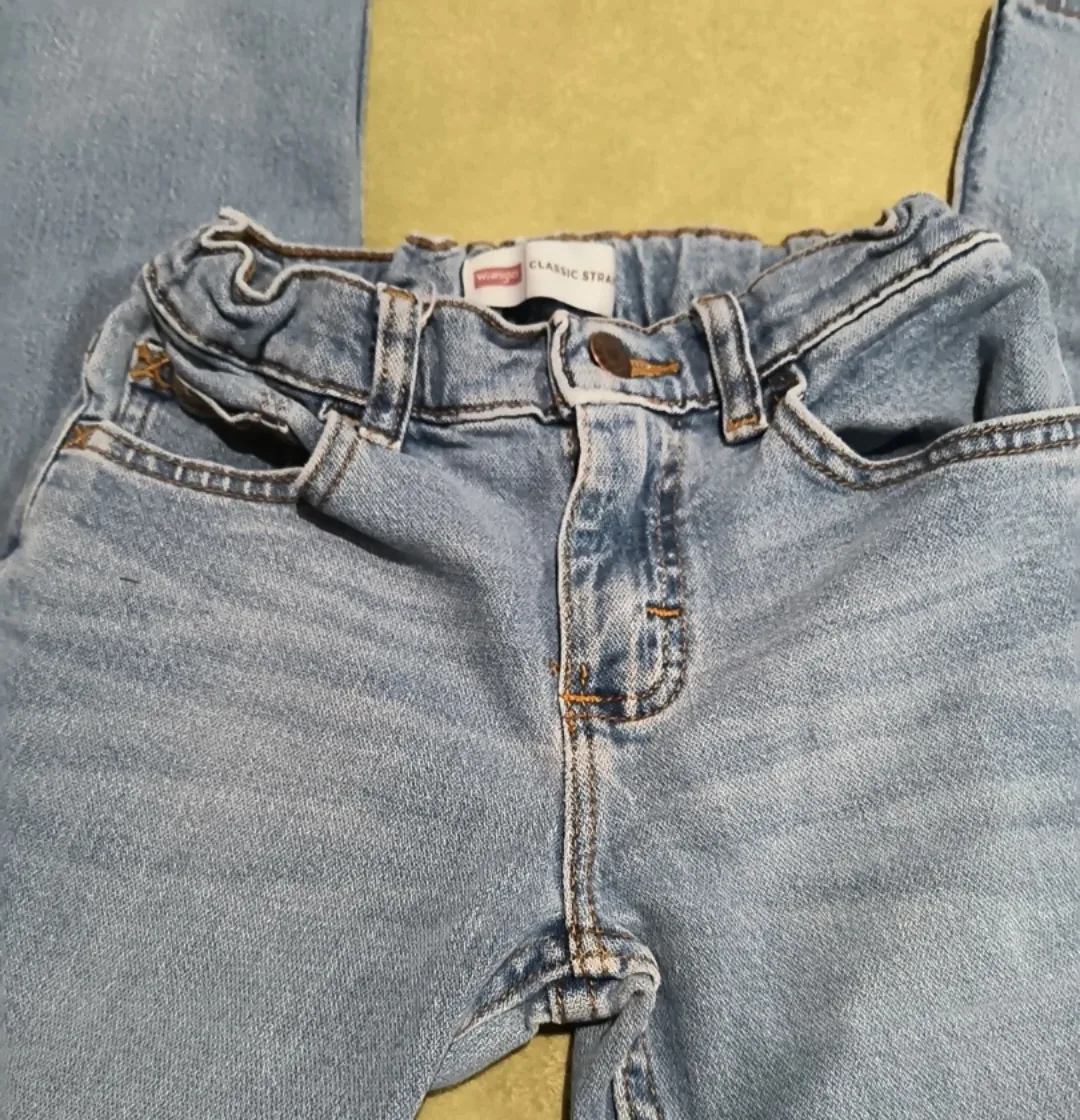 Wrangler girl's Classic Straight Jeans, Size 8 image indicator(3)