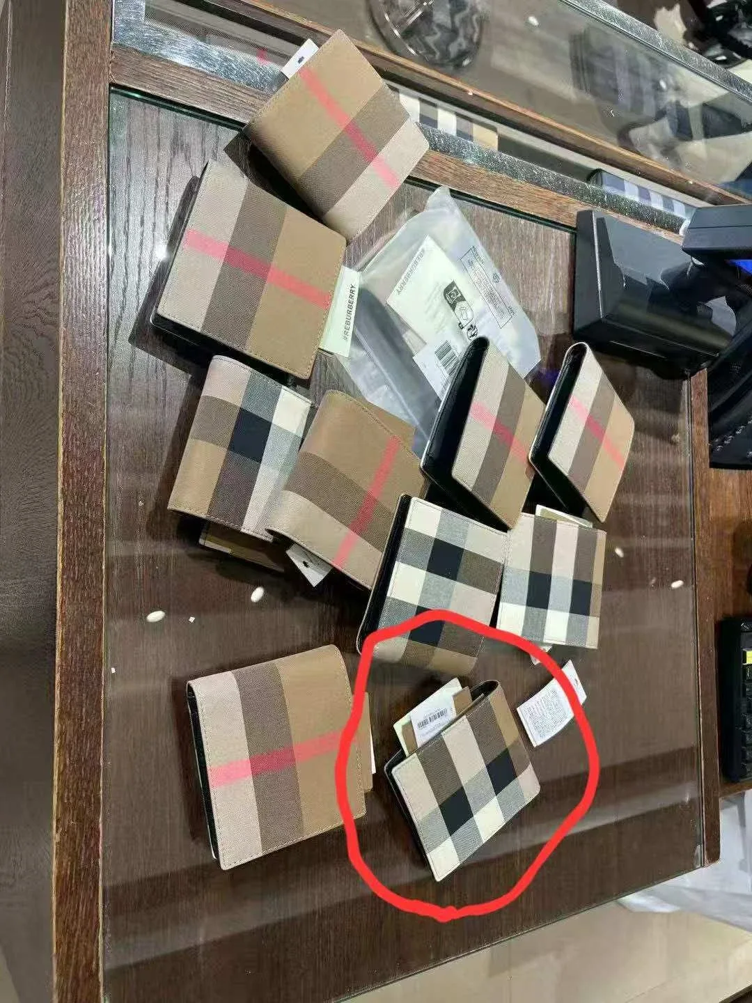 Brand New with tag Burberry Wallet image indicator(3)