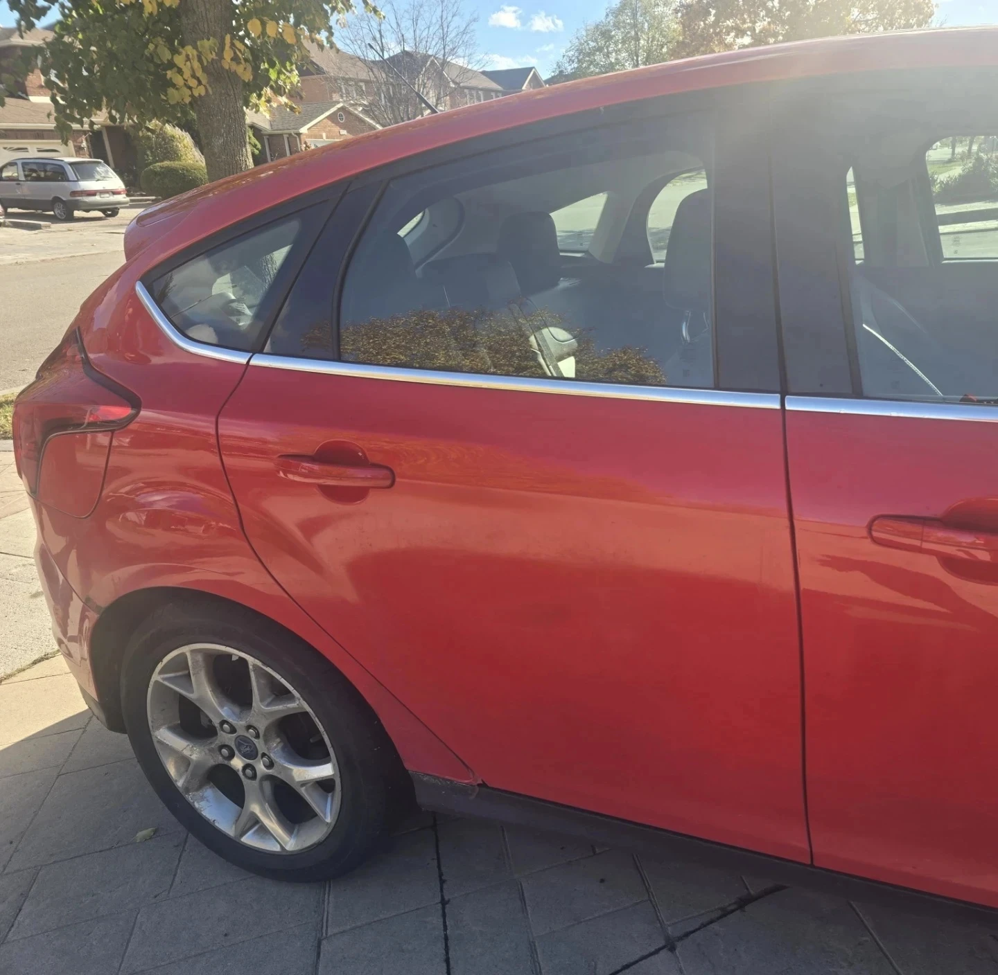 Red Ford Focus - Used - photo 3