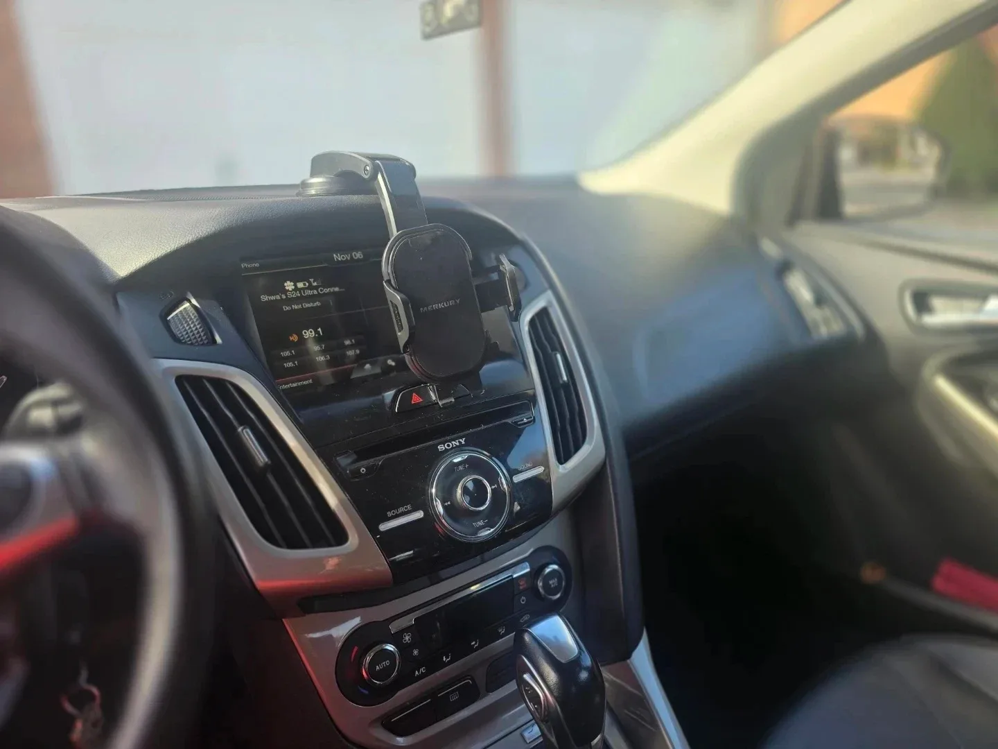 Red Ford Focus - Used image indicator(4)