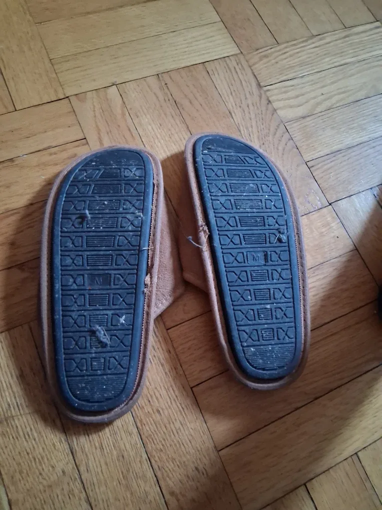Cozy Brown Slippers image indicator(3)