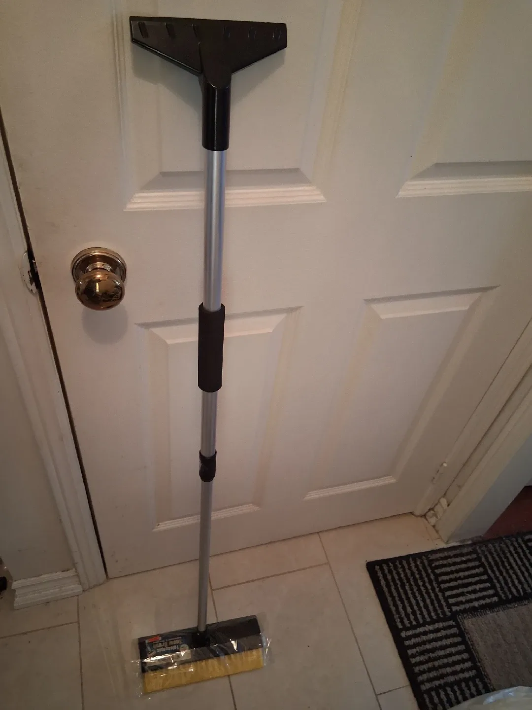 Telescopic snow brush, squeegee & scraper image indicator(2)