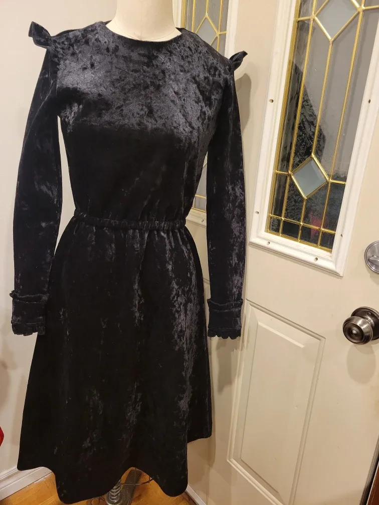 WOMEN'S MED BLACK VELVET DRESS image indicator(6)