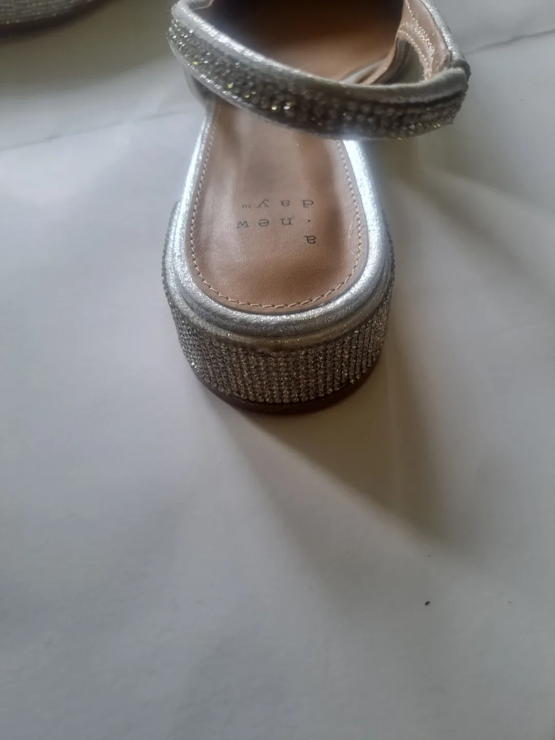 New Day Ladies Rhinestone slingback flats - size 8 image indicator(4)