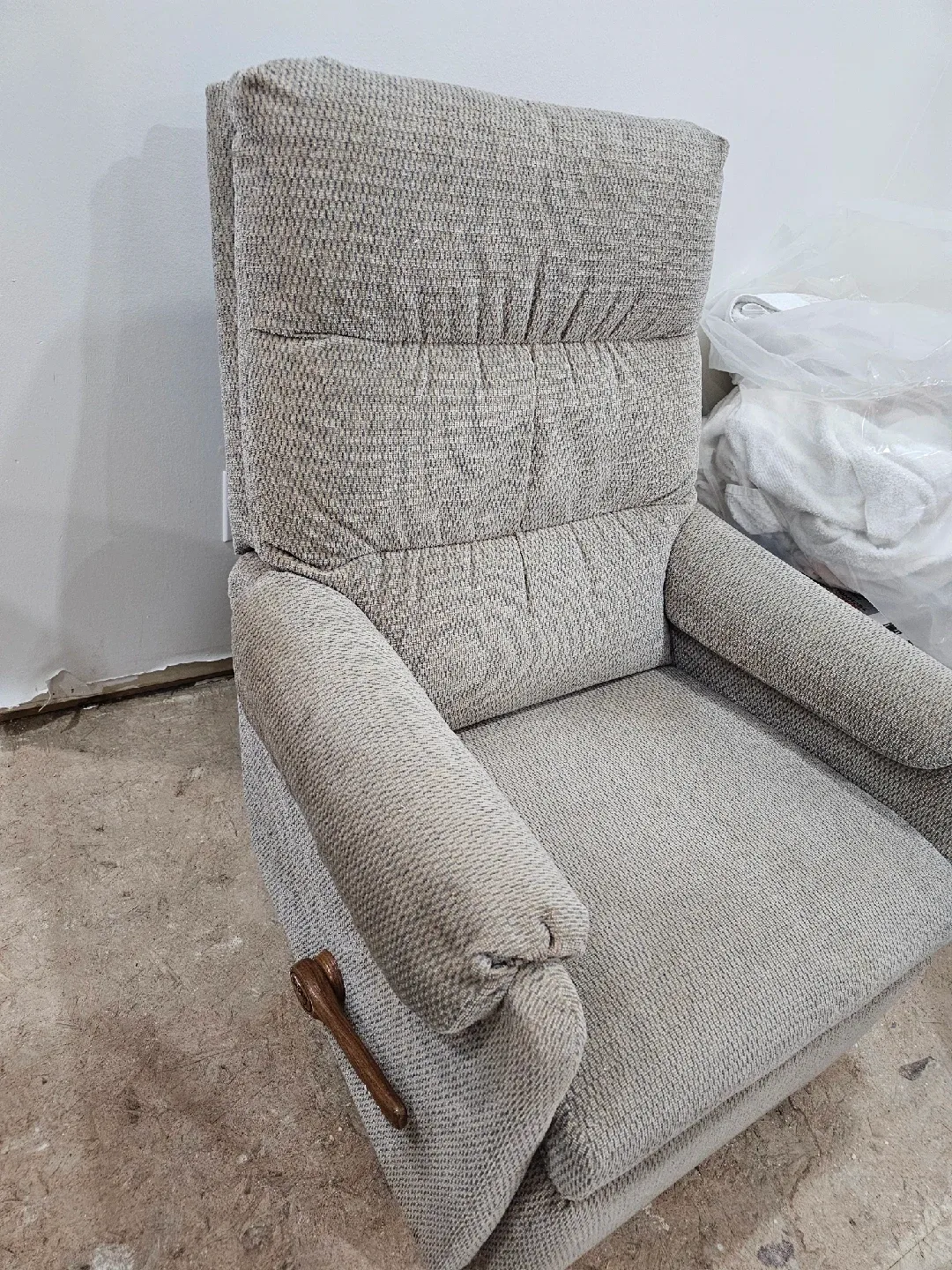 Beige Recliner Chair image indicator(8)