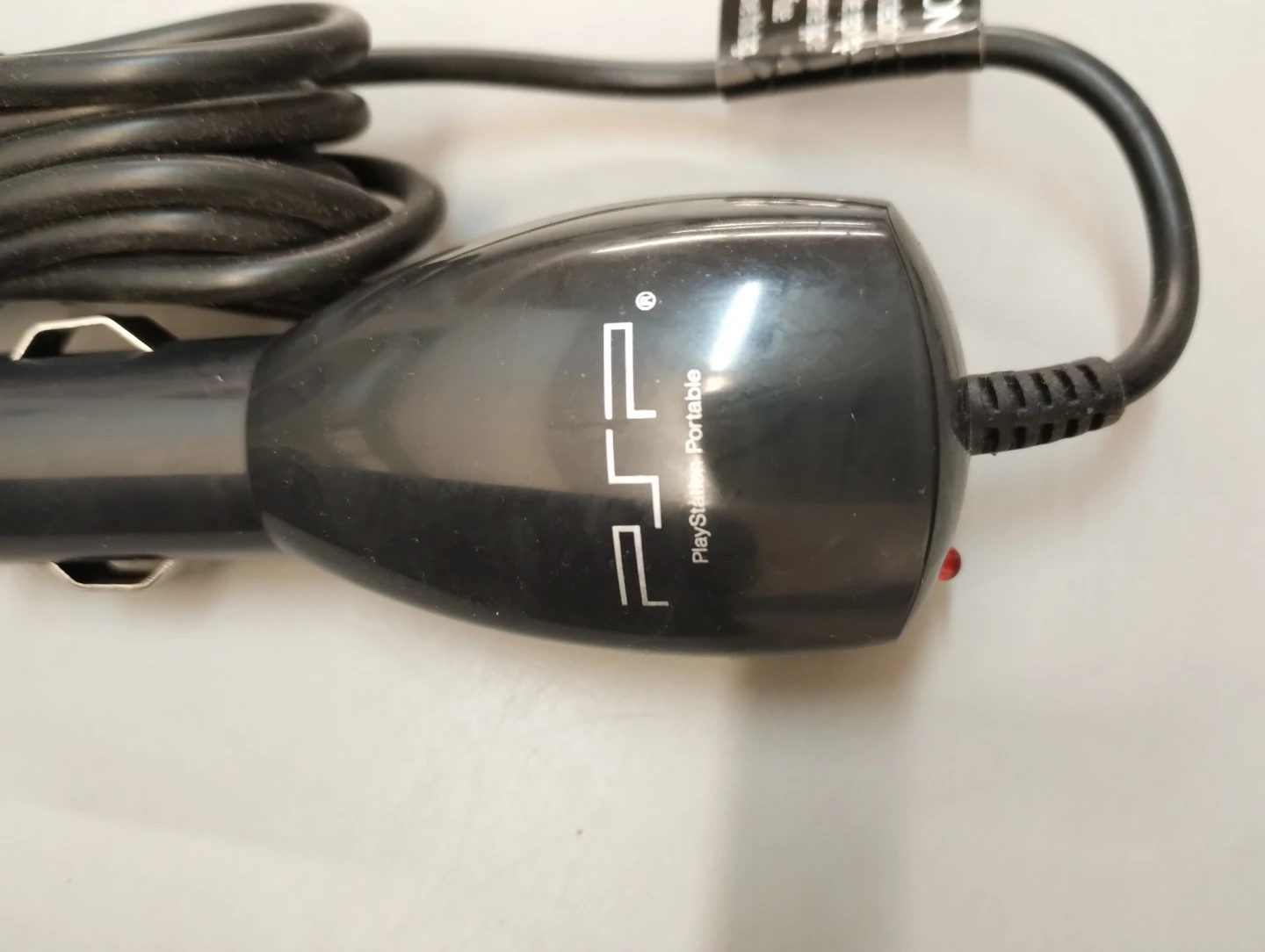 PSP Portable Car Charger + Case - photo 2