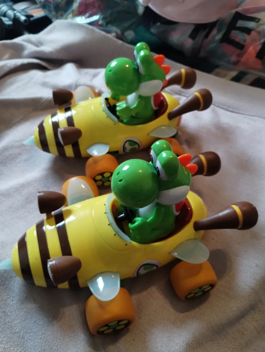 “2 x Yoshi Bee Racer Cars – One Lights Up, One Untested (As-Is)” image indicator(6)