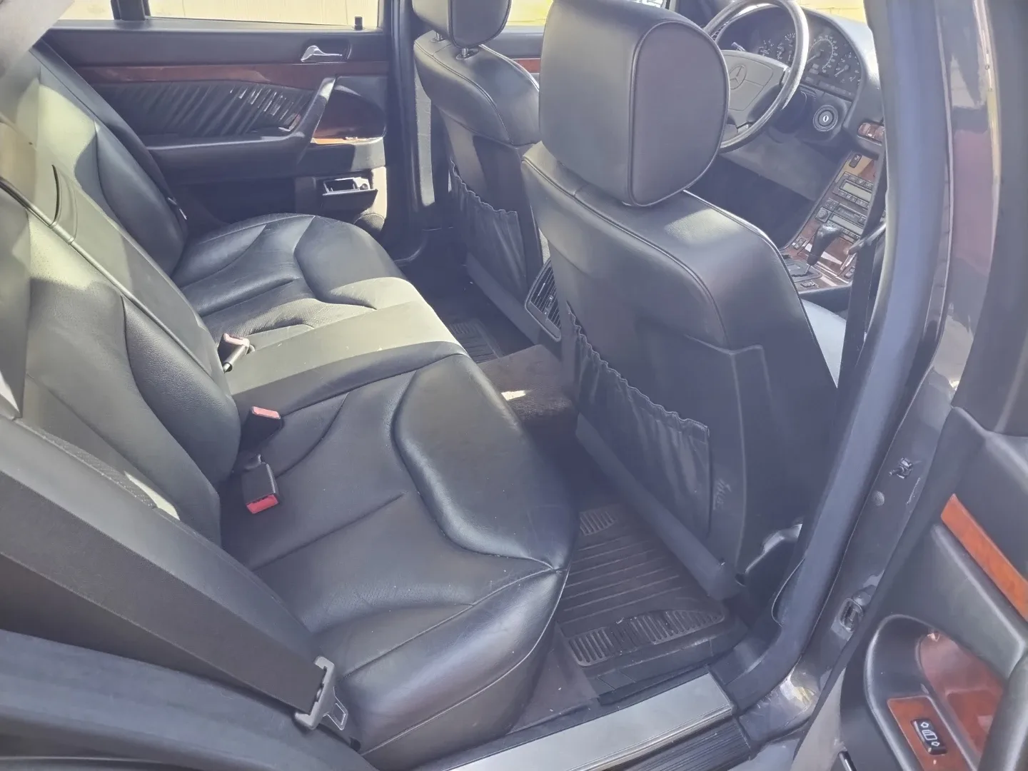 Mercedes-Benz S-Class Sedan image indicator(4)