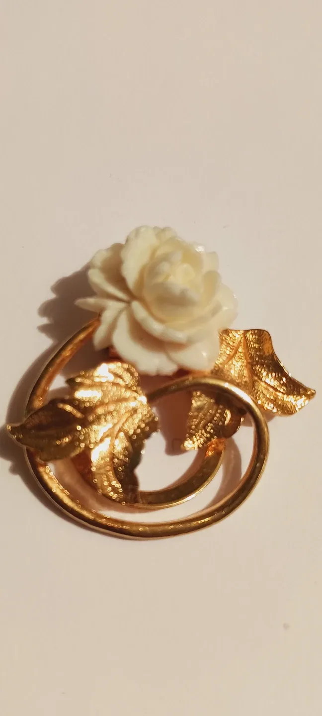 CORO Signed Vintage Gold Filled Carved Rose Scarf Clip thumbnail