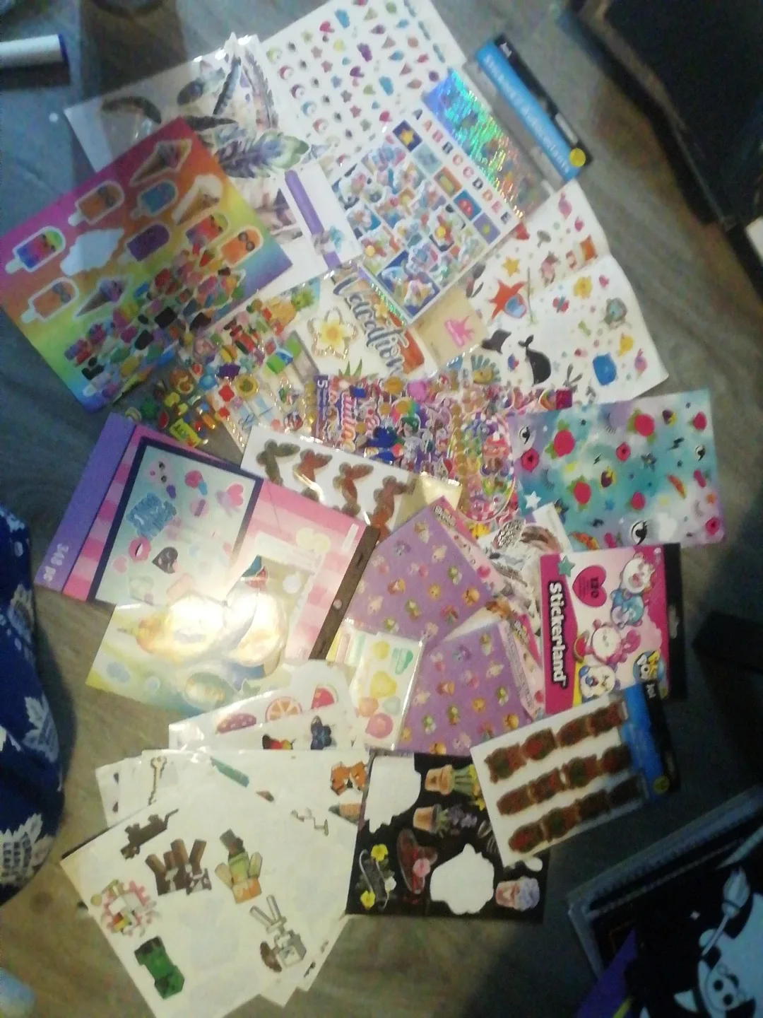 Craft supplies bundle image indicator(4)