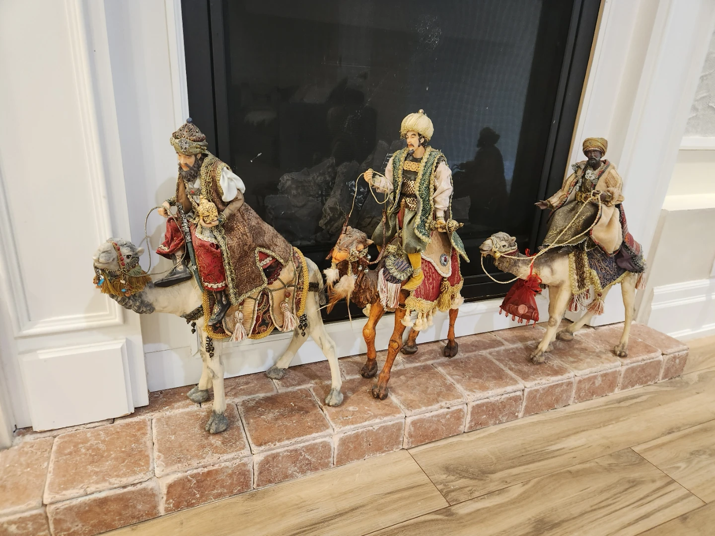 Three Kings Nativity Figures - photo 4