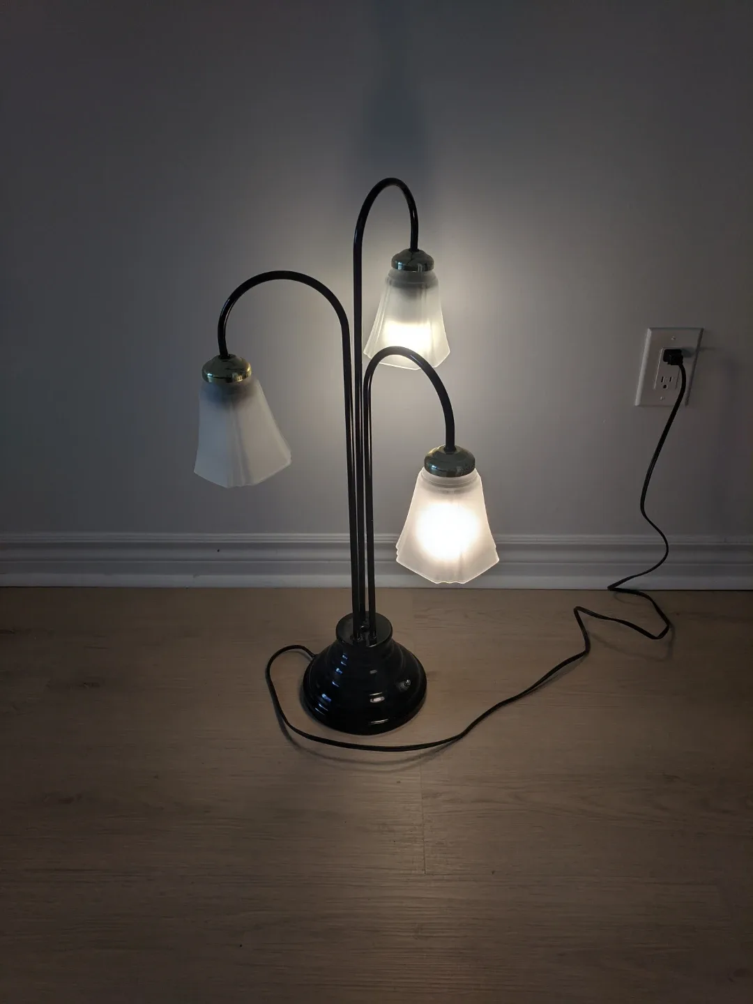 3-Light table Lamp - Black Finish image indicator(3)