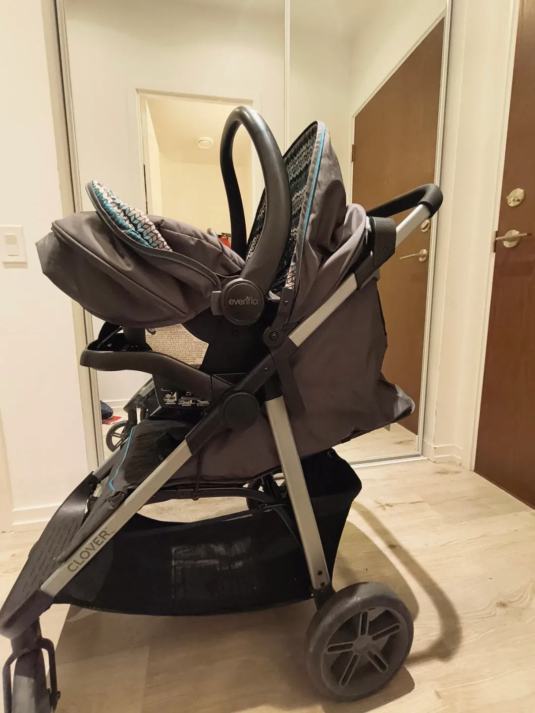 Evenflo Travel System with Infant Car Seat & Stroller image indicator(2)