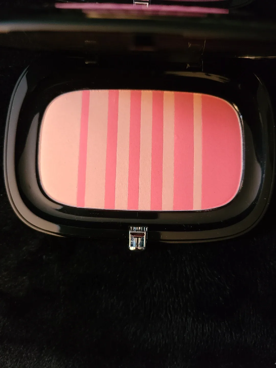 Marc Jacobs Air Blush image indicator(2)