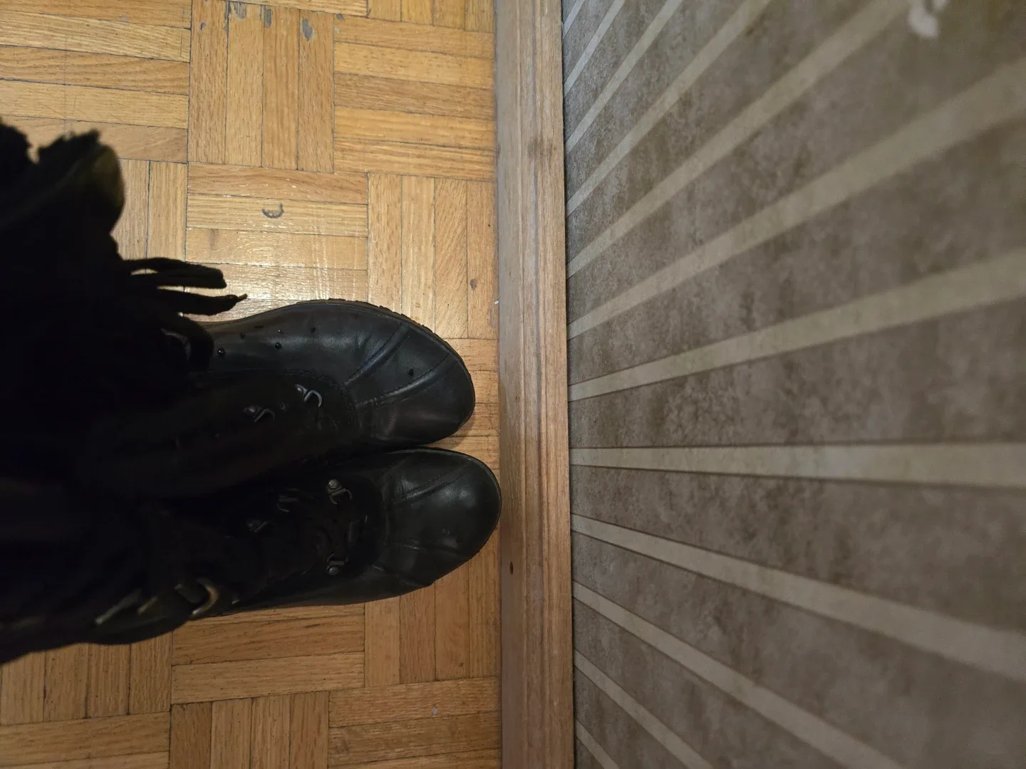 Womens GEOX Black Winter Boots IN GUC size 8 image indicator(5)