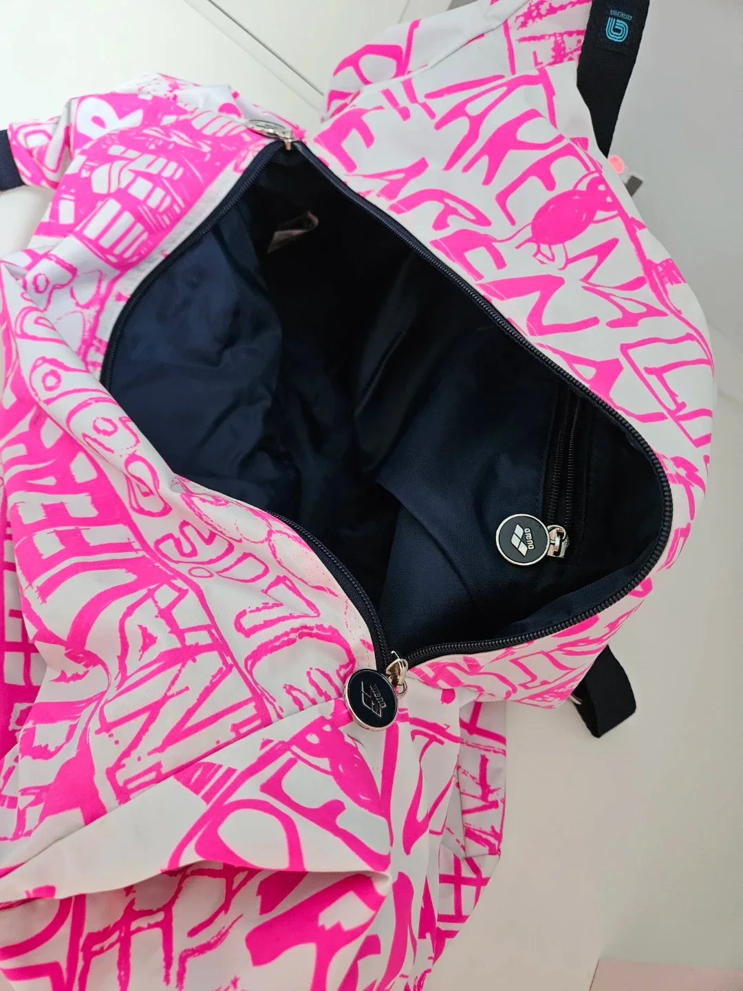 Arena Spiky III Gym Duffle Bag - Pink/White image indicator(5)