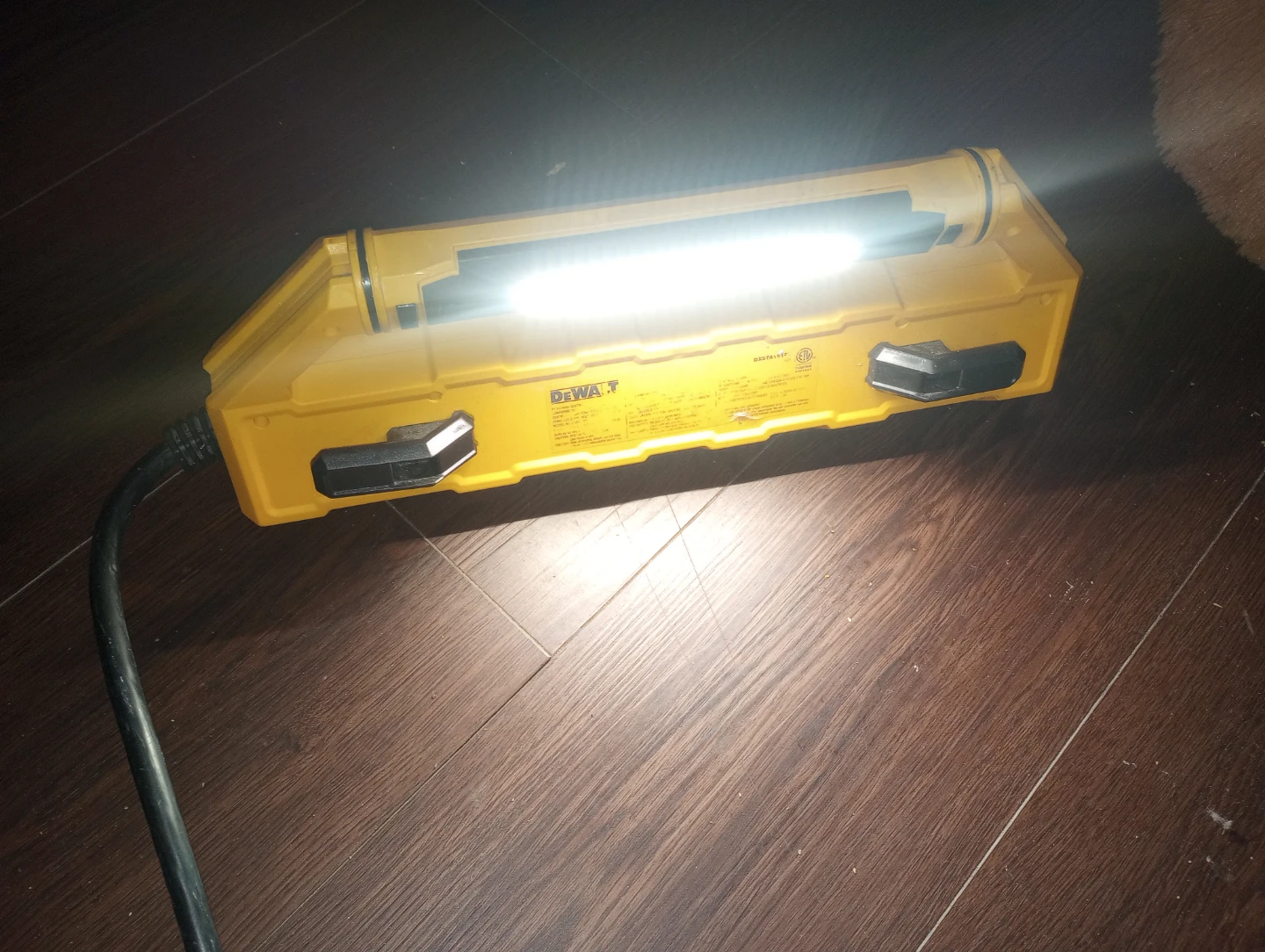 DeWalt DXS140 1800 Lumens LED Work Light - photo 3