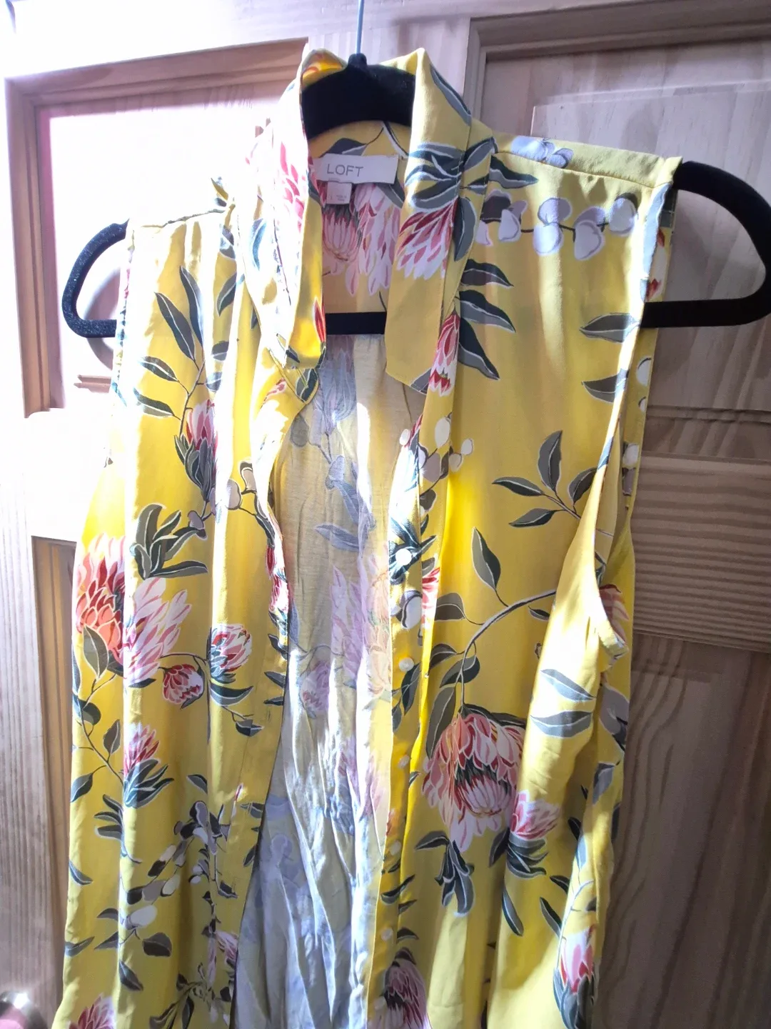 Ann Taylor Loft Yellow Floral Sleeveless Button Down Top L