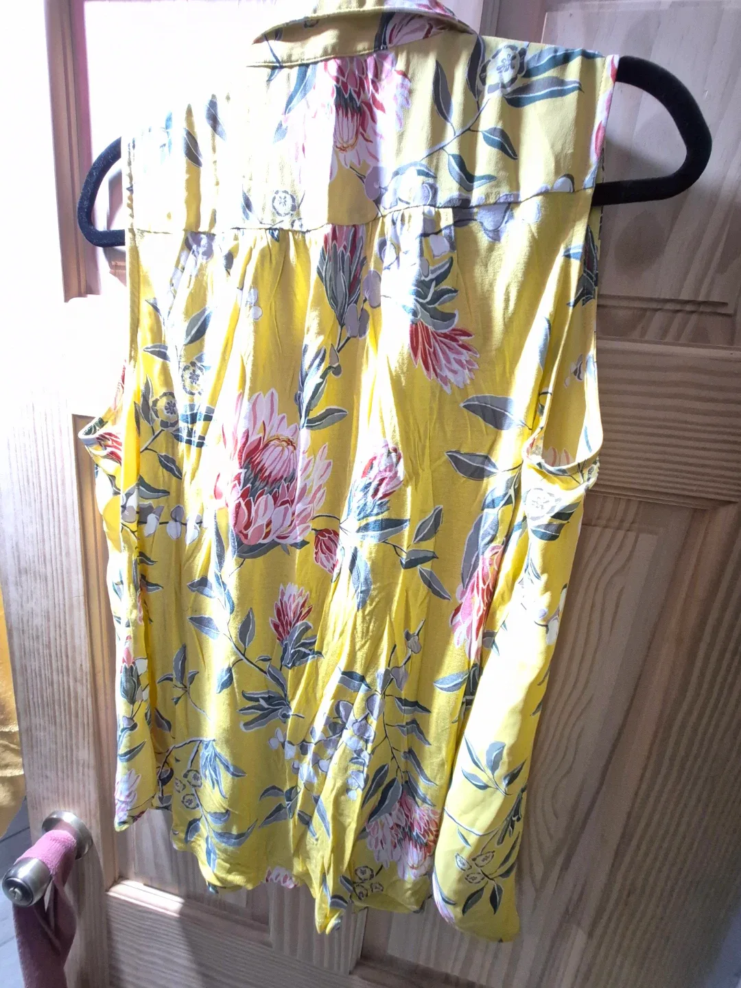 Ann Taylor Loft Yellow Floral Sleeveless Button Down Top L image indicator(4)