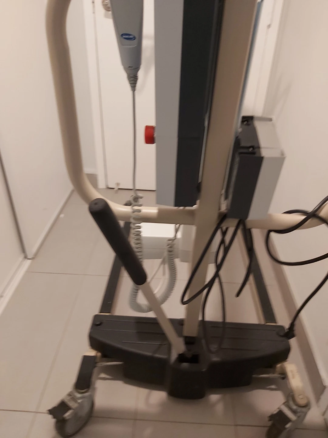 Invacare Reliant 450 Patient Lift - photo 5