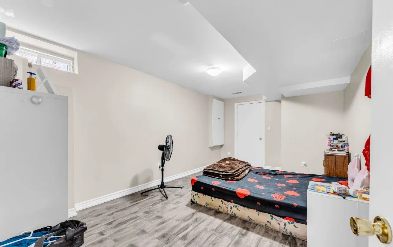 Walkout Basement for Rent – 1 Bedroom image indicator(2)