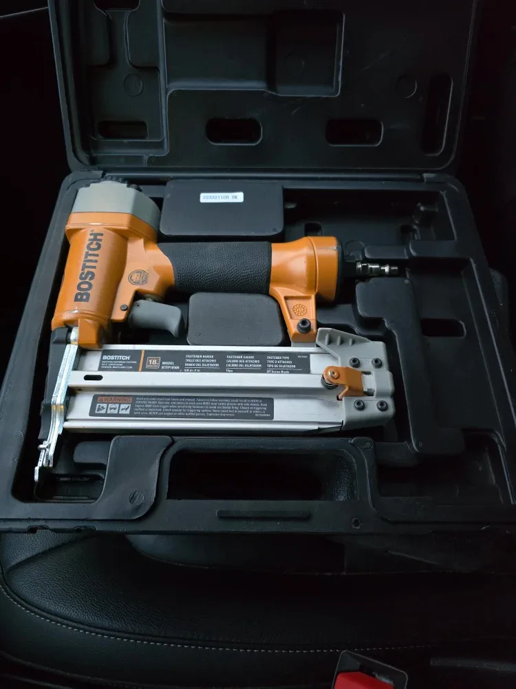 Bostitch BTFP1850K 18GA Brad Nailer Kit