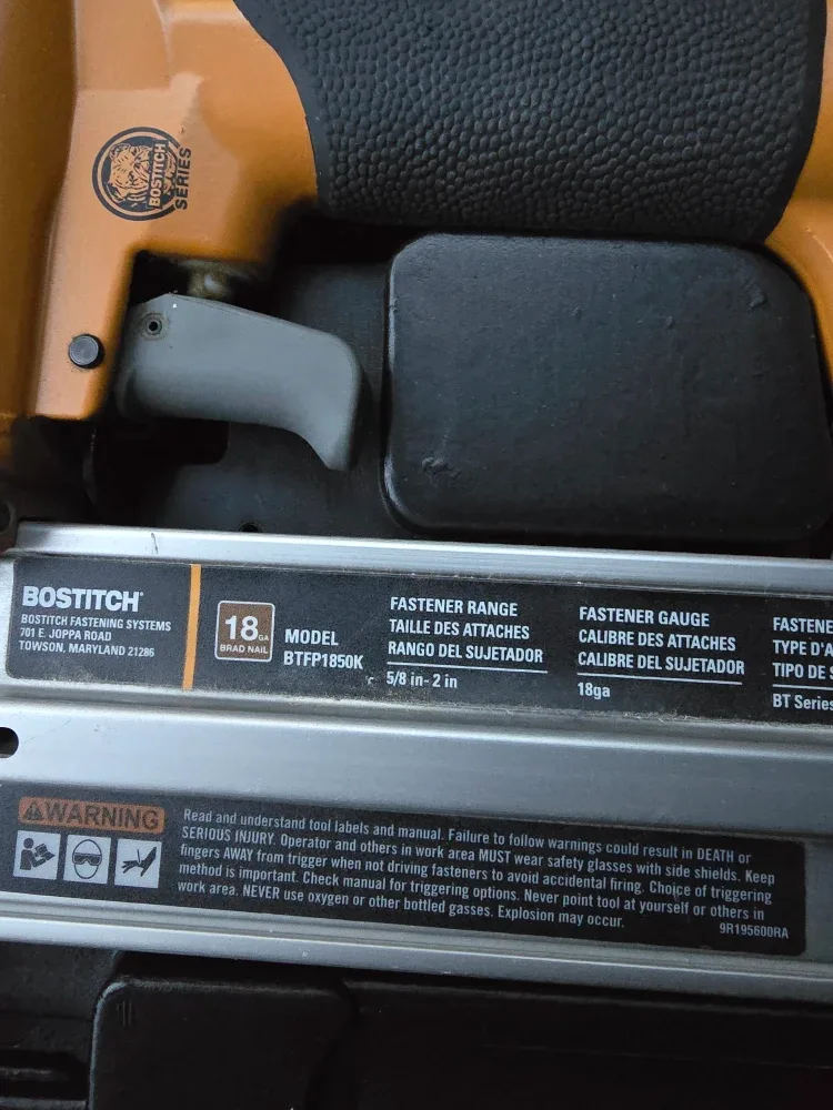 Bostitch BTFP1850K 18GA Brad Nailer Kit image indicator(2)