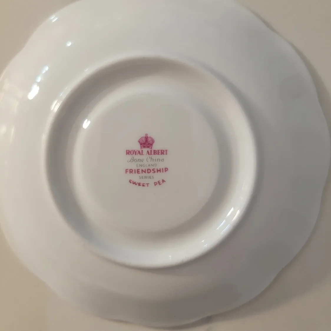 Royal Albert Sweet Pea Friendship Saucer image indicator(2)