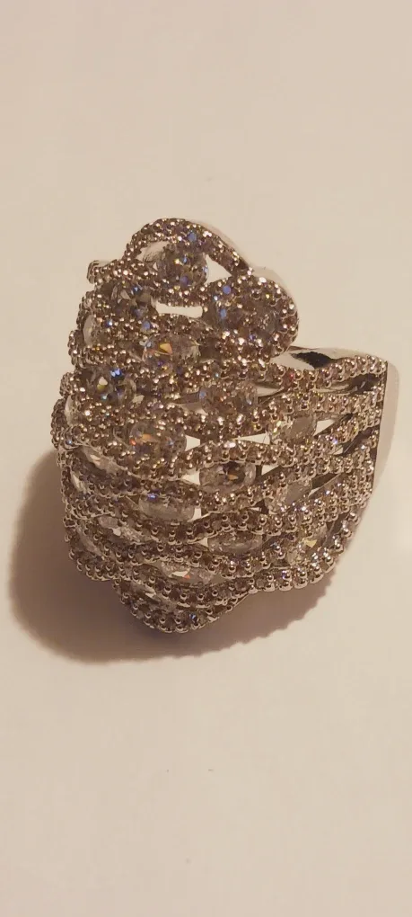 New !! Absolutely Gorgeous Sparkling Silver Ring.9.