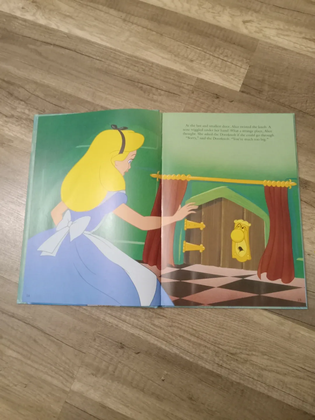 Disney Classics: Alice in Wonderland Book image indicator(2)