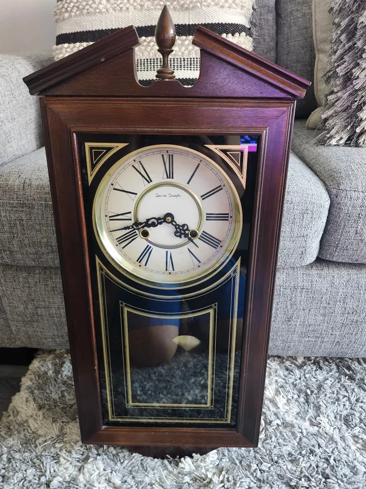 VINTAGE DANIEL DAKOTA WALL CLOCK CHIME MECHANICAL image indicator(5)