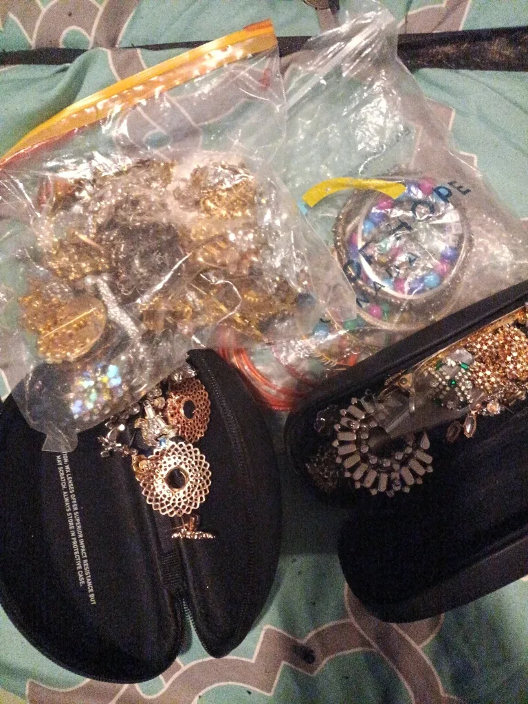 Assorted Jewelry Lot 50$ OBO