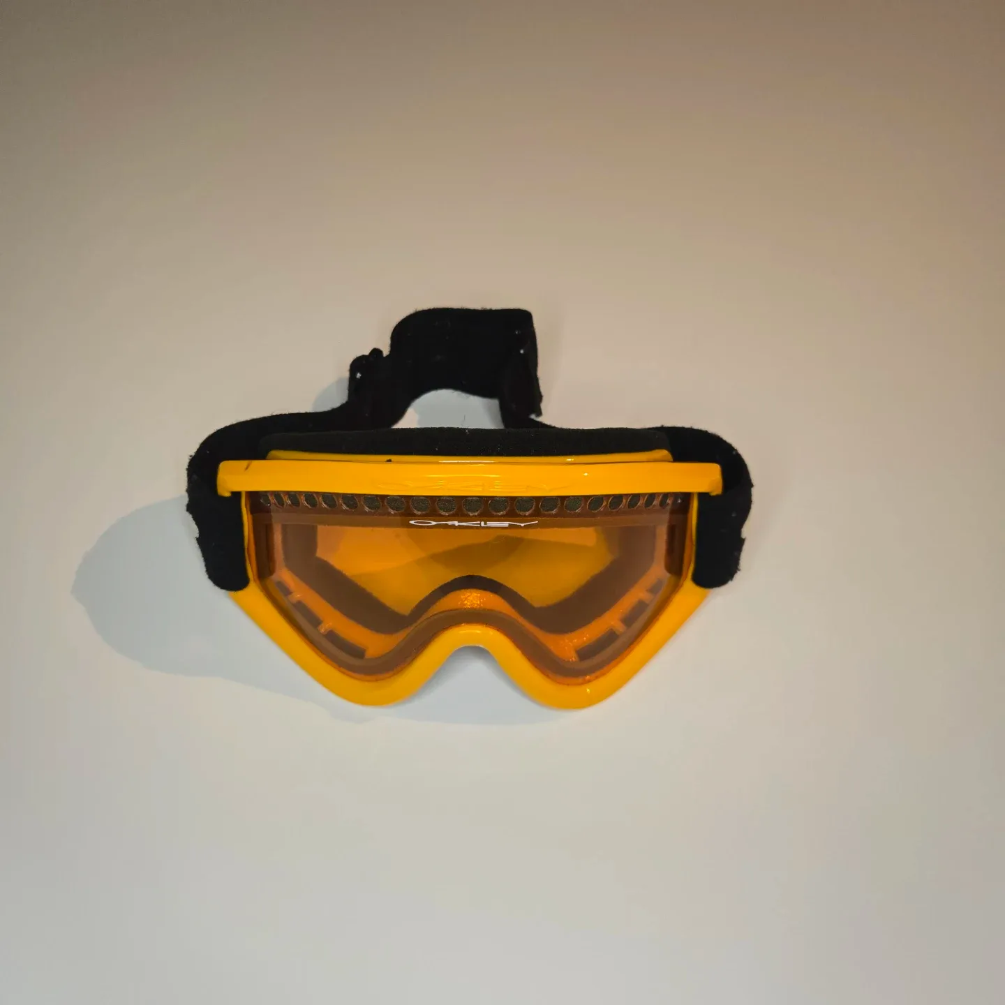 Oakley Ski/Snowboard Goggles - Yellow image indicator(2)