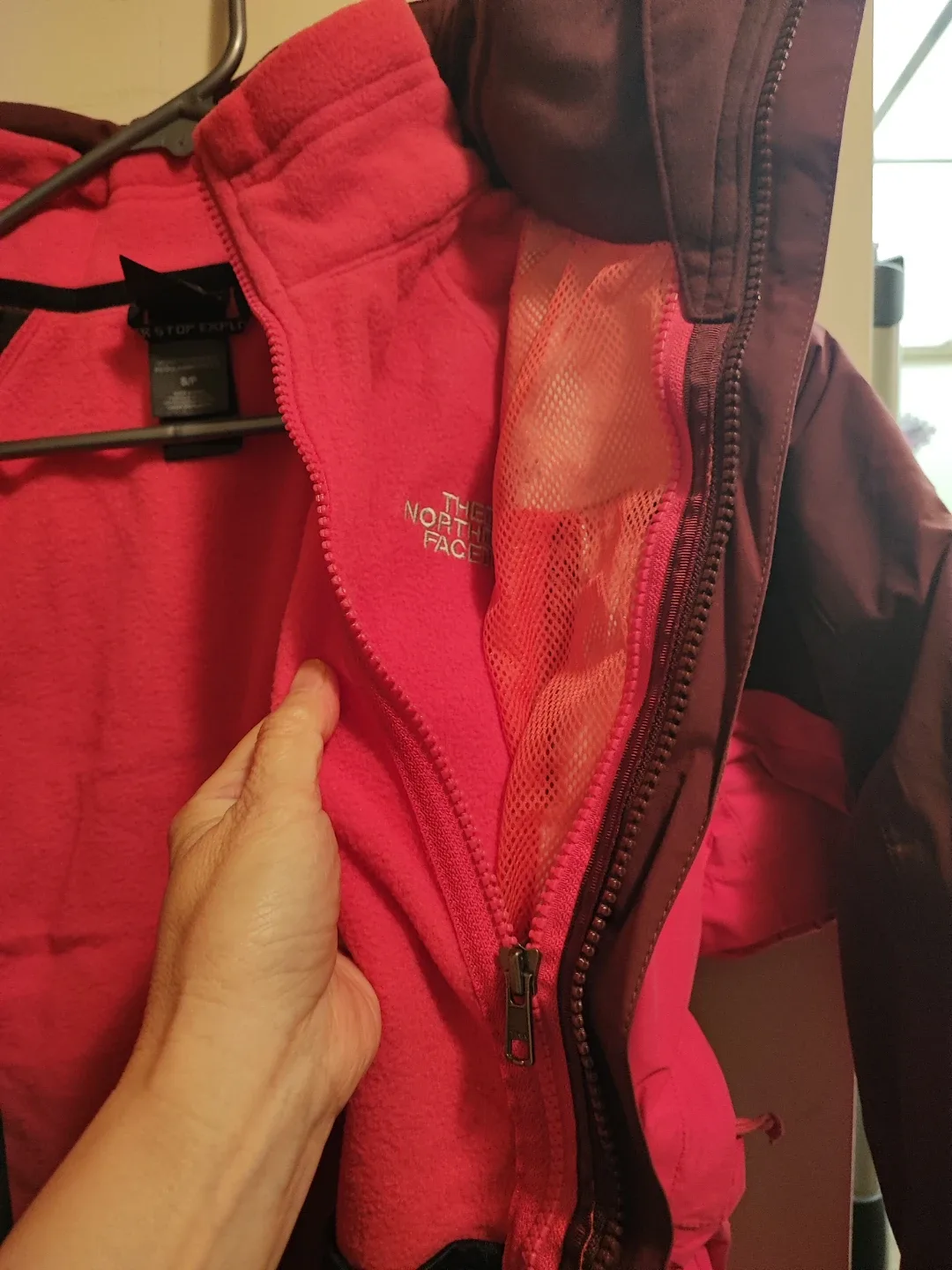 🆕 The North Face Pink & Burgundy Jacket(2 piece) image indicator(5)
