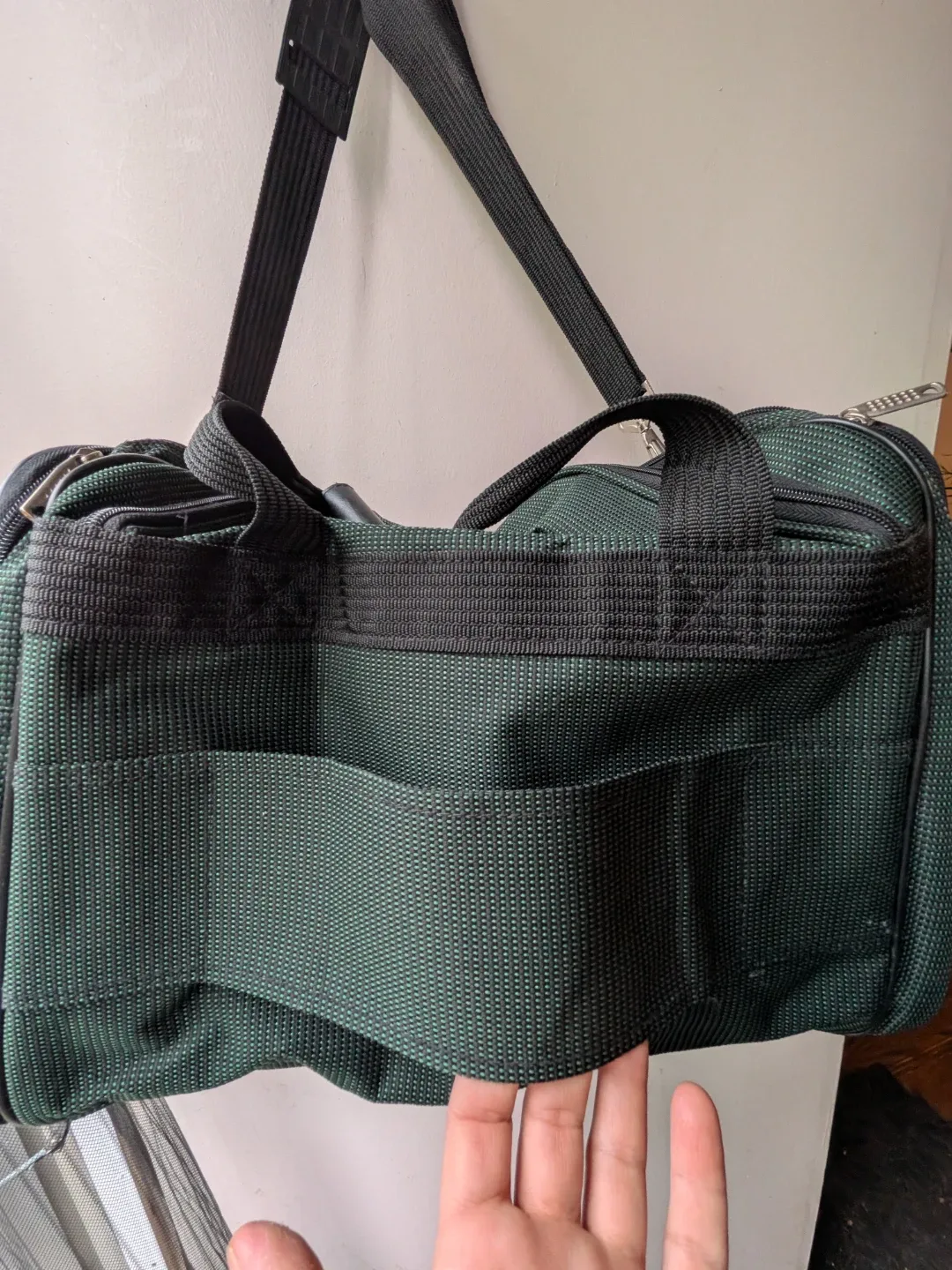 Stralking Green duffle/gym carry on shoulder Bag image indicator(5)