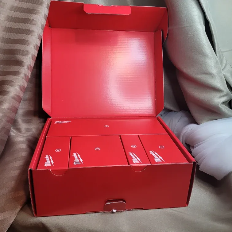 Milwaukee Gift Set image indicator(8)