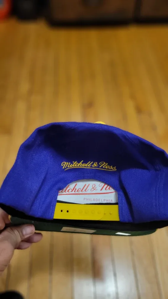 Mitchell & Ness Lakers 2009 Finals Hat NWOT image indicator(3)