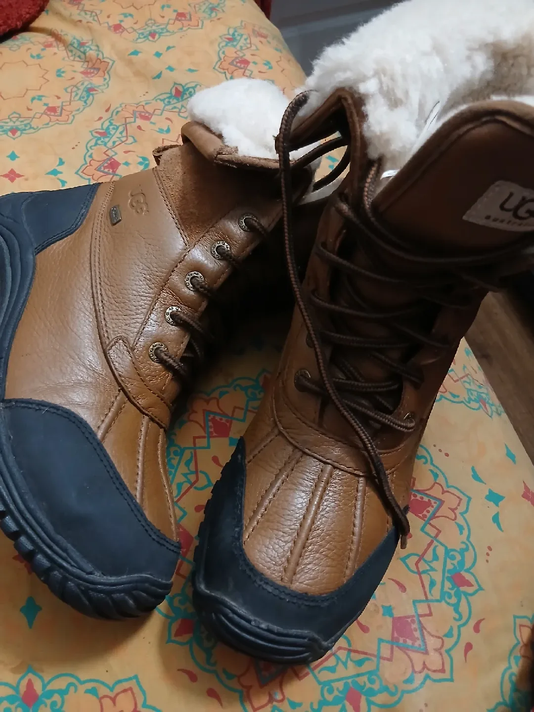 UGG Australia Brown Leather Winter Boots image indicator(2)